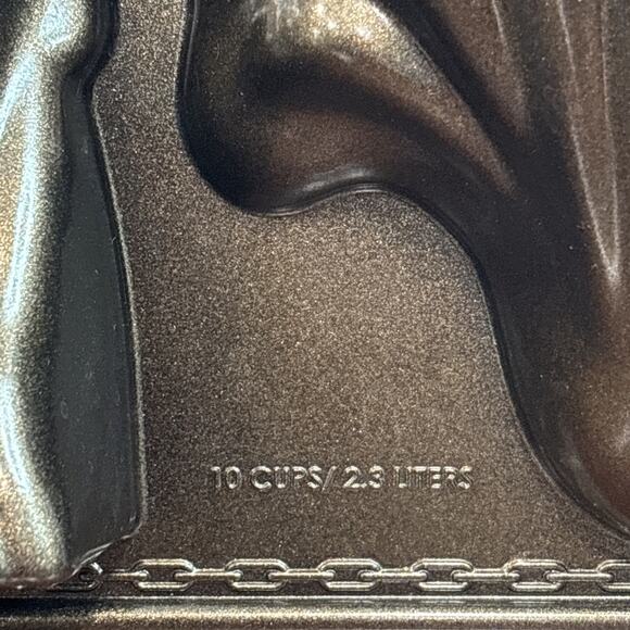 HALLOWEEN Nordic Ware GHOST PAN 10 Cup Cake Pan STANDING GHOST CAKE - Picture 4 of 8